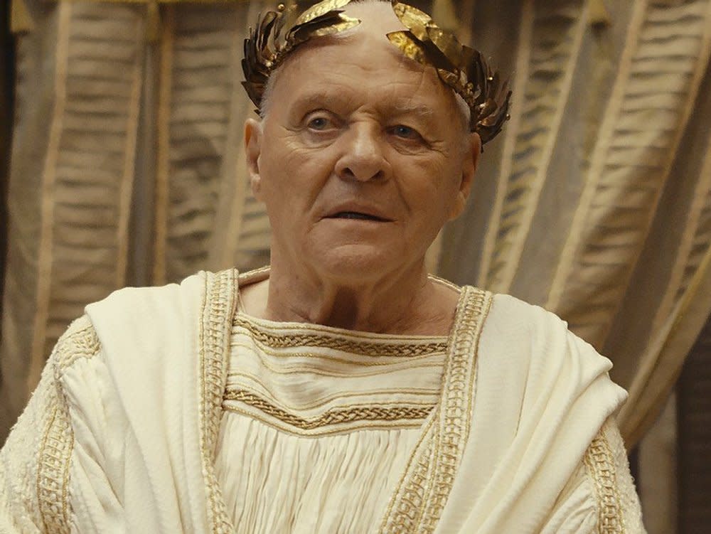 Oscarpreisträger Anthony Hopkins spielt in "Those About to Die" Vespasian, den Kaiser Roms. (Bild: Peacock/Amazon Prime Video)