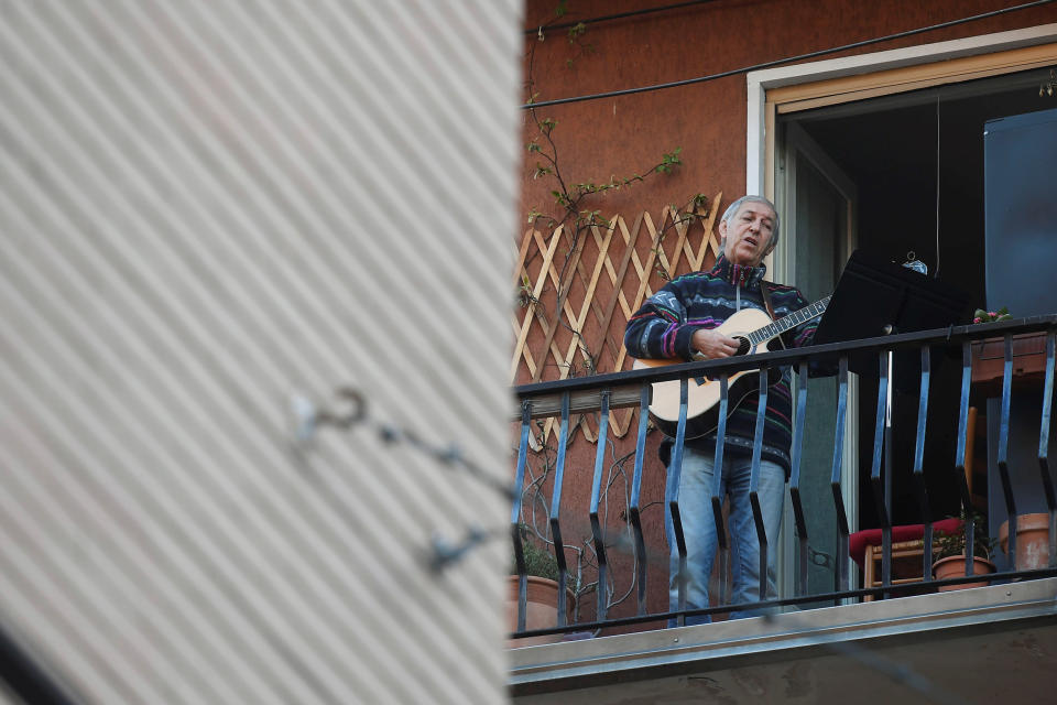 Image: Guitarist in Milan (Daniele Mascolo / Reuters)