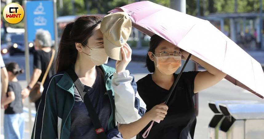 根據中央氣象局天氣預報資料顯示，台灣夏季室外氣溫動輒高達攝氏38度。（示意圖／侯世駿攝）
