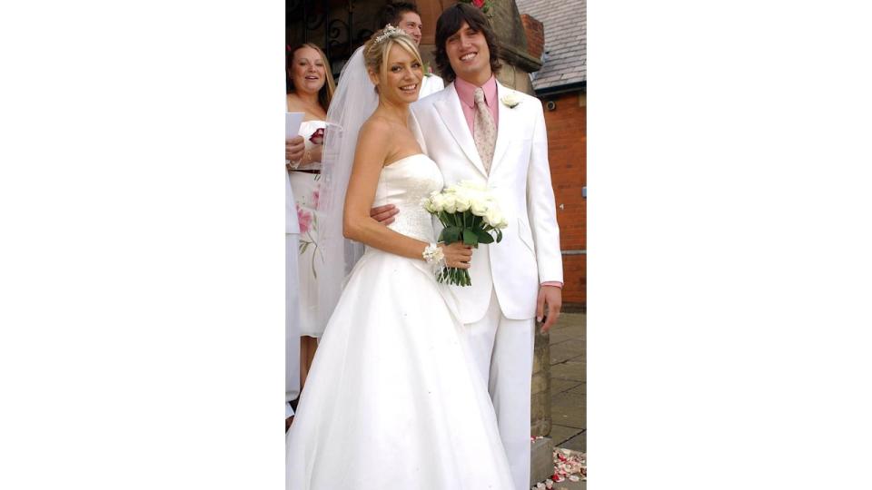 Newlyweds Tess Daly and Vernon Kay leave St Mary's Church in 2003