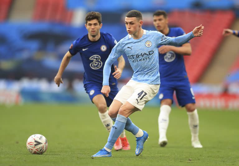 Phil Foden al ataque en Manchester CIty y Chelsea, dos de los equipos que están dispuestos a crear la nueva Superliga y pueden ser sancionados por la UEFA