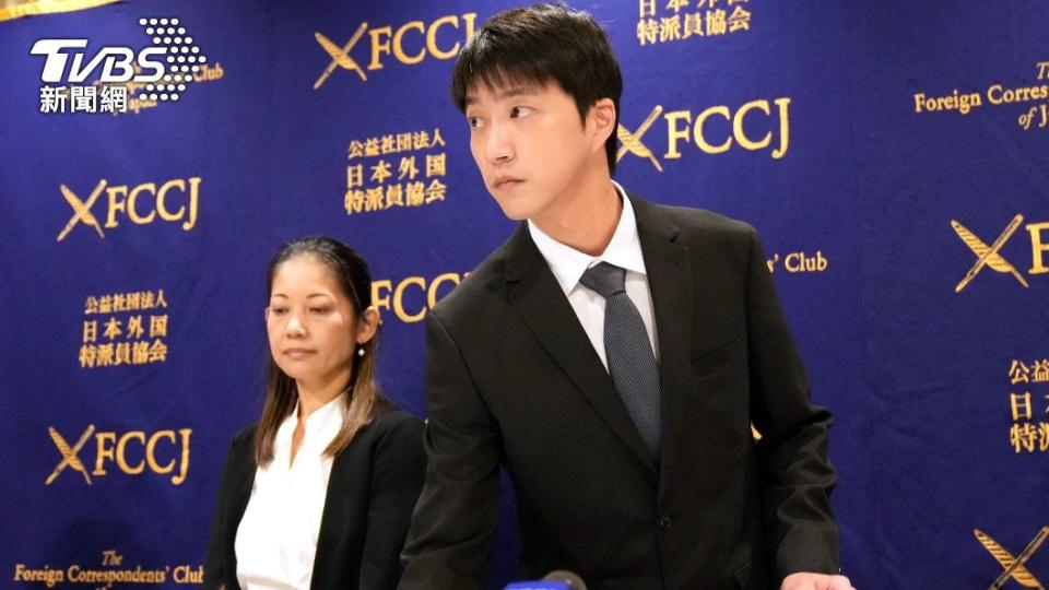 江宏傑在律師陪同下於日本召開記者會。（圖／達志影像美聯社）