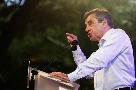 Francois Fillon, former French prime minister, member of The Republicans political party and 2017 presidential candidate of the French centre-right, attends a political rally in Saint-Pierre as he campaigns on the French Indian Ocean island of the Reunion, February 12, 2017. REUTERS/Laurent Capmas