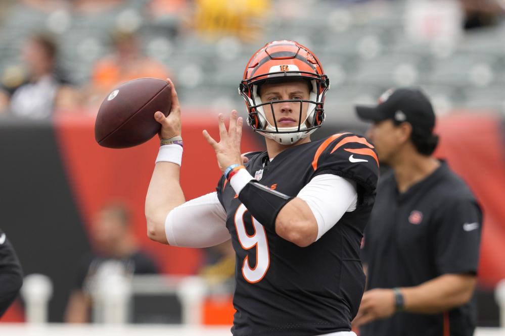 FOX Sports: NFL on X: The @ChicagoBears will debut their orange helmets  this week for Thursday Night Football 