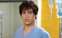 Er war stets eine eher tragische Figur: Als schüchterner Assistenzarzt ist George O'Malley (T.R. Knight) zunächst unglücklich in Meredith Grey verliebt, wird dann von seiner Ehefrau, Dr. Callie Torres, mit einer Frau betrogen und findet auch mit seiner Langzeitfreundin Izzie Stevens nicht sein Liebesglück. Er stirbt tragisch bei einem Unfall, als er versucht, eine junge Frau, die vor einen Bus gesprungen war, zu retten. (Bild: Touchstone Television)