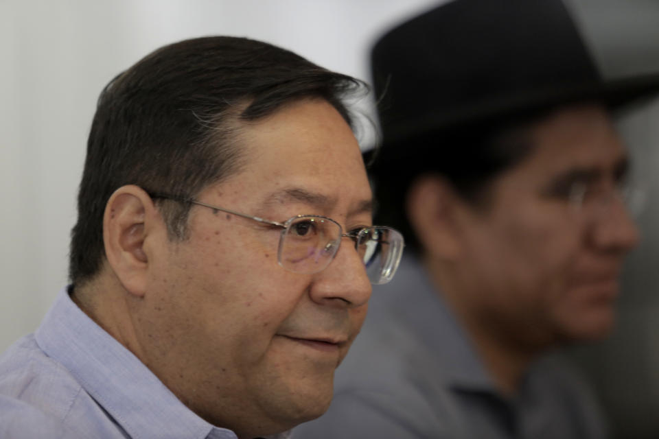 El exministro de Economía boliviano Luis Arce asiste a una conferencia de pensa en Buenos Aires, Argentina, el lunes 20 de enero de 2020. Arce ha sido elegido candidato presidencial por el Movimiento Al Socialismo (MAS). (AP Foto / Daniel Jayo)