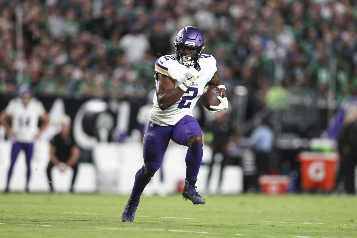 Los mensajes a Alexander Mattison fueron enviados durante el partido que jugaba contra Filadelfia. (Foto: Michael Owens/Getty Images).