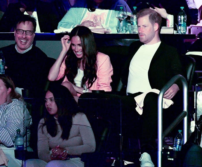 Harry y Meghan en un partido de baloncesto en Los Ángeles