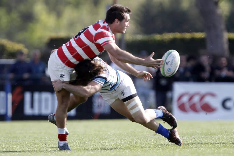 Tomas Corneille se topa con un freno de Carlos Pirán; infranqueable resultó San Isidro Club para Alumni, que quedó muy complicado en la carrera por las semifinales.