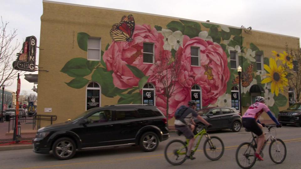 Since the Crystal Bridges Museum opened in Bentonville, Ark., art has sprung up all over town.  / Credit: CBS News