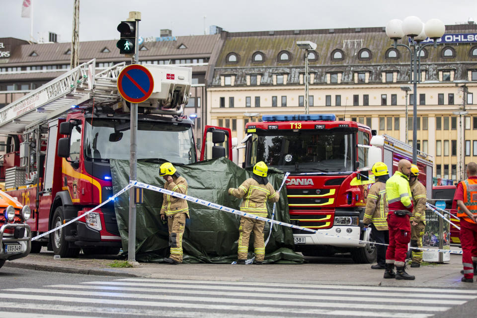 Rescue personnel&nbsp;position a tarp at the&nbsp;Turku Market Square where multiple people were stabbed.