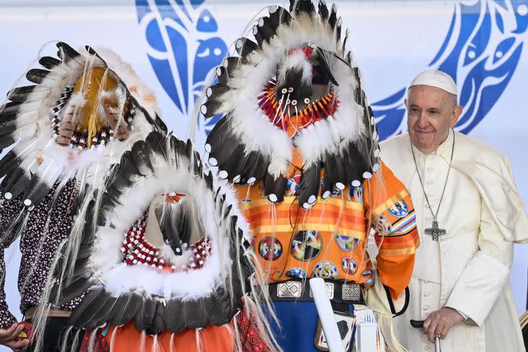 El Papa Francisco se reúne con líderes indígenas en el Parque Muskwa en Maskwacis, Alberta, Canadá, el 25 de julio de 2022. 
