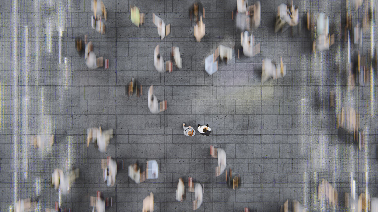 Was, wenn alle Menschen um einen herum einem wie Dämonen erscheinen? Dahinter steckt Prosopometamorphopsie (Symbolbild: Getty Images)