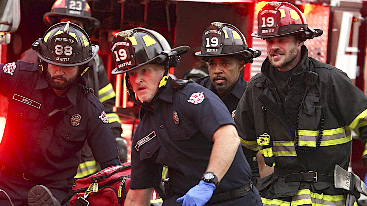  Jason George and Jack Gibson wheel an injured man into the hospital on Station 19. 