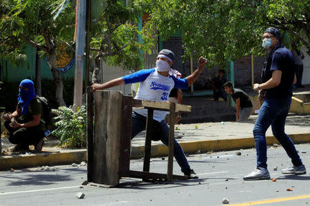 A university student throws a rock towards riot police during a protest against reforms that implement changes to the pension plans of the Nicaraguan Social Security Institute (INSS) in Managua, Nicaragua April 19,2018. REUTERS/Oswaldo Rivas