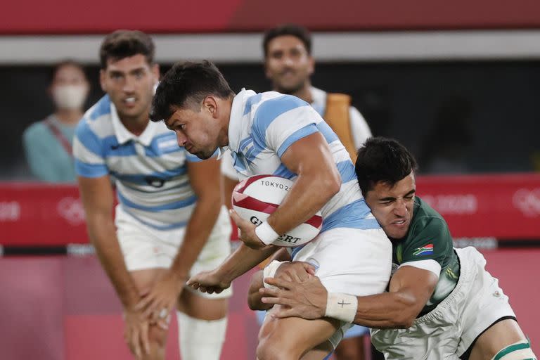 Los Pumas 7s vencieron a Sudáfrica y jugarán las semifinales ante Fiji.