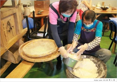 [台南] 四草綠色隧道必吃美食：【椰庭景觀餐廳】一處充滿生命與大自然的生態綠地，手作粉圓湯圓冰、虱目魚餐超好吃！