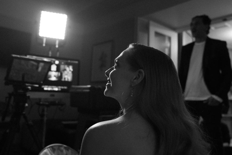 An Intimate Look at Amanda Seyfried’s Virtual Golden Globes Celebration