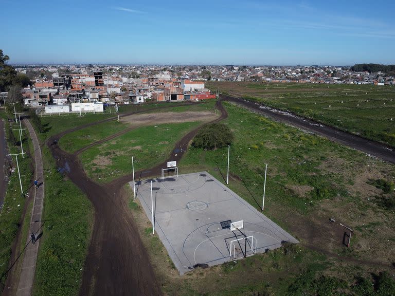 Un amparo judicial busca detener el movimiento de suelos, la apertura de calles, los desmontes y las construcciones ilegales en Ciudad Evita