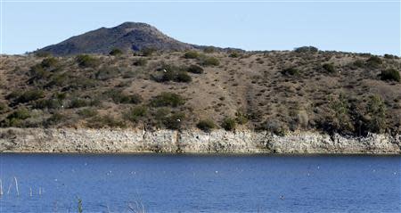 The receding water line of Lake Hodges is seen in San Diego County January 17, 2014. REUTERS/Mike Blake