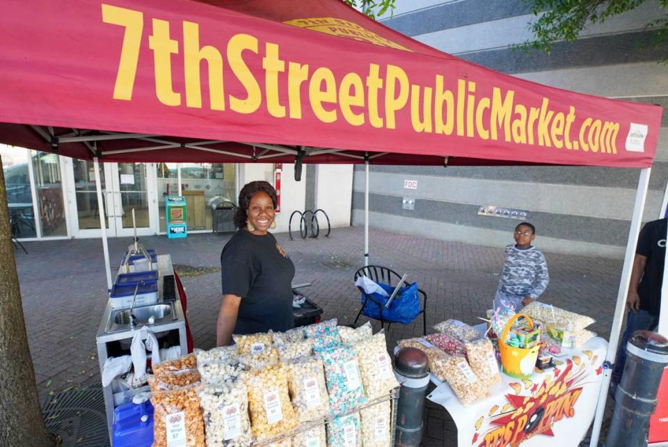 It’s Poppin’ Gourmet Kettle Corn owner Janelle Doyle is selling her popcorn curbside with 7th Street Market closed.