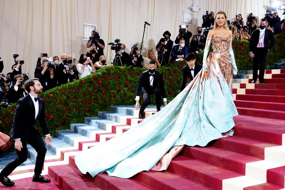 Blake Lively serves an optical illusion at the 2022 Met Gala. (Photo: Getty Images)