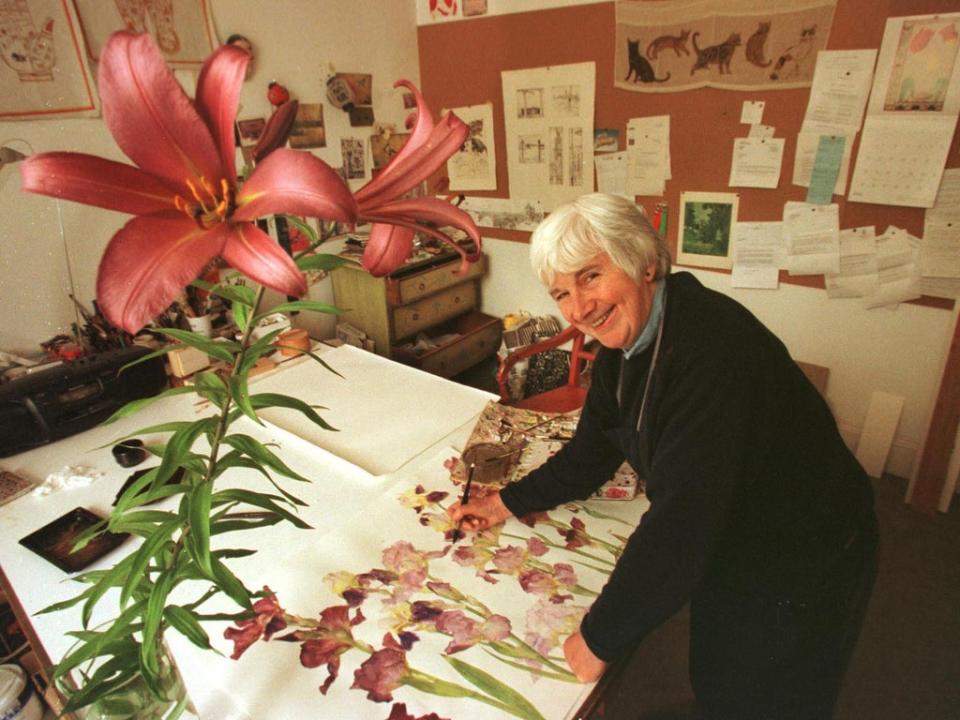 Inside her Edinburgh home in 1999 (Tom Kidd/Shutterstock)