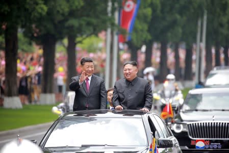 North Korean leader Kim Jong Un welcomes Chinese President Xi Jinping at the Pyongyang International Airport in Pyongyang