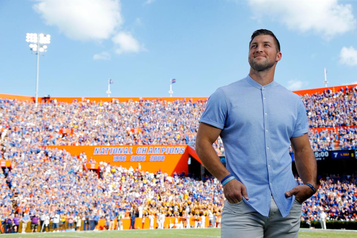 Another ring for Tebow: QB gets Florida's top football honor