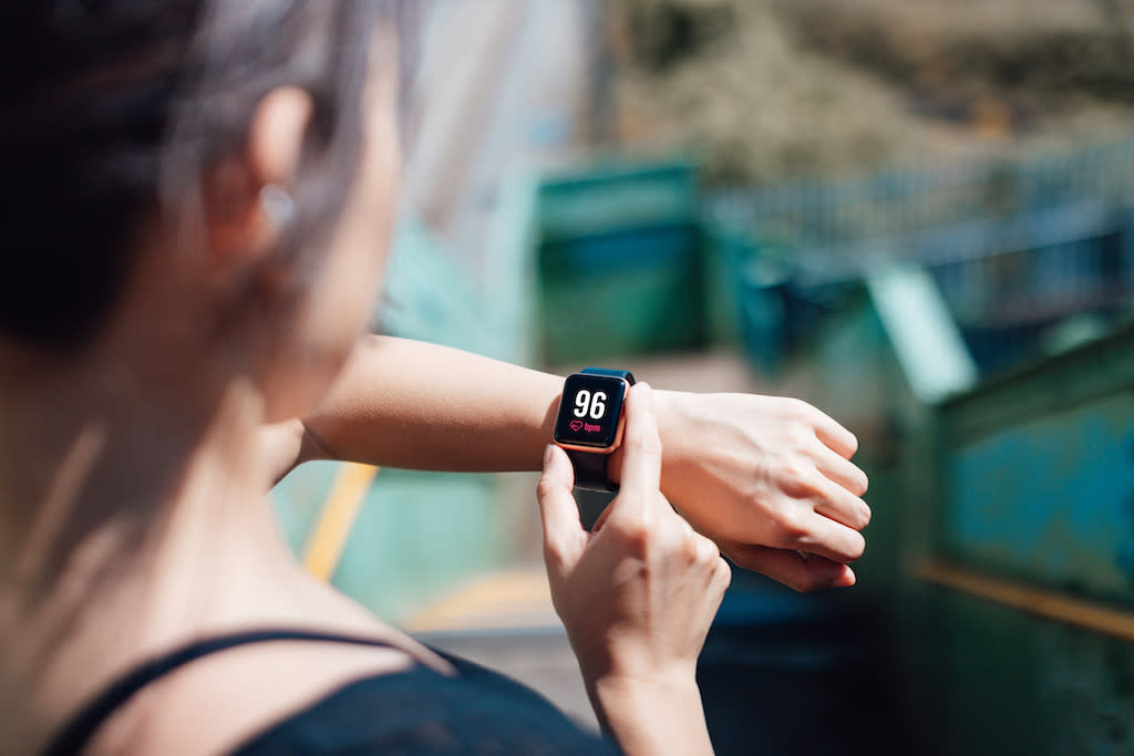 Avoir une montre connectée est idéal pour suivre sa santé physique au quotidien. (Photo : Getty Images)