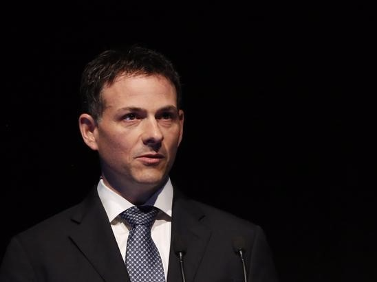 David Einhorn speaks at the Sohn Investment Conference in New York, May 8, 2013.  REUTERS/Brendan McDermid 