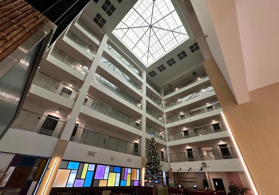 In addition to its new name, the DoubleTree by Hilton Sarasota Bradenton Airport, has upgraded all public areas, guestrooms and the exterior. Shown above is the hotel’s six-story-high skylight atrium.