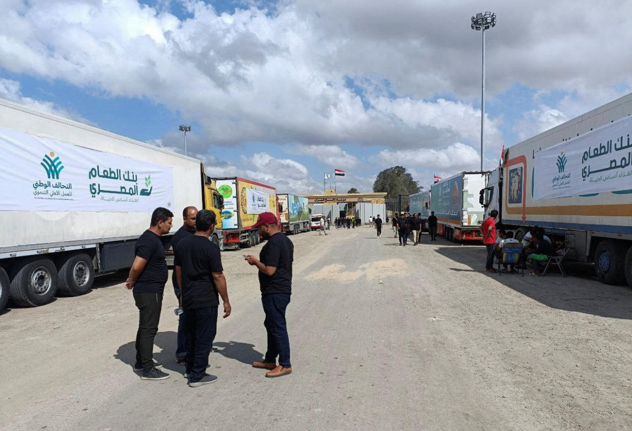 Trucks carrying humanitarian aid from Egyptian NGOs for Palestinians wait for the reopening of the Rafah crossing at the Egyptian side, to enter Gaza, amid the ongoing conflict between Israel and the Palestinian Islamist group Hamas, in Rafah, Egypt October 18, 2023. REUTERS/Stringer BEST QUALITY AVAILABLE