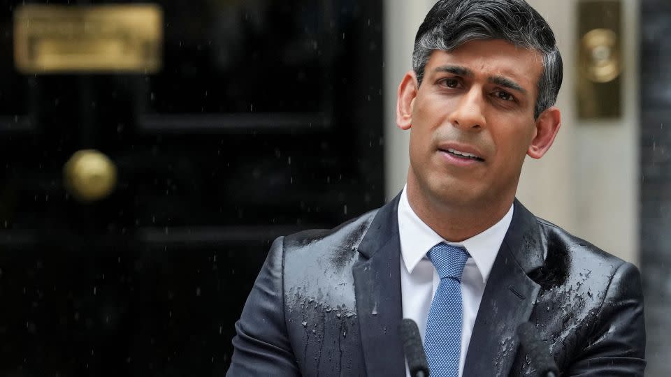 British Prime Minister Rishi Sunak delivers a speech calling for a general election, outside 10 Downing Street, in London on May 22. - Maja Smiejkowska/Reuters