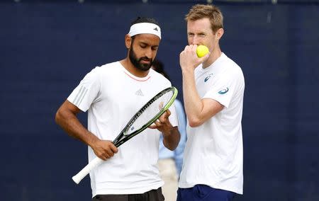 Britain Tennis - Aegon Men's Open - Nottingham Tennis Centre - 22/6/16 Great Britain's Jonathan Marray (R) and New Zealand's Adil Shamasdin during their Men's Doubles Quarter Final Action Images / Craig Brough Livepic