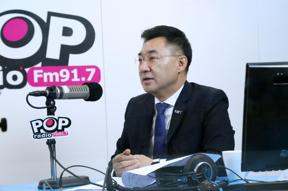 國民黨主席江啟臣接受電台專訪。   圖：《POP撞新聞》／提供