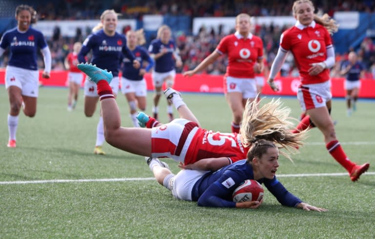 La Française Joanna Grisez inscrit un essai contre le pays de Galles, le 21 avril 2024 à Cardiff (Geoff Caddick)