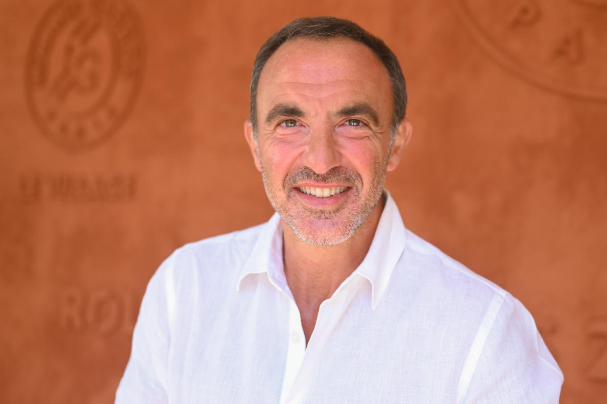 Nikos Aliagas à Roland-Garros (Photo de Stephane Cardinale - Corbis/Corbis via Getty Images,)