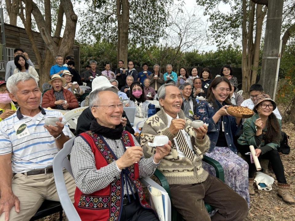 一場文學樹人活動，將文學與土地連結一起。（記者張淑娟攝）