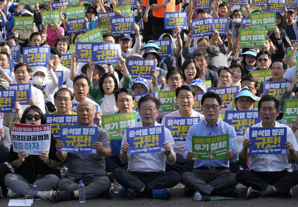 李在明率支持群眾抗議尹錫悅政府施政不當。（圖／美聯社）