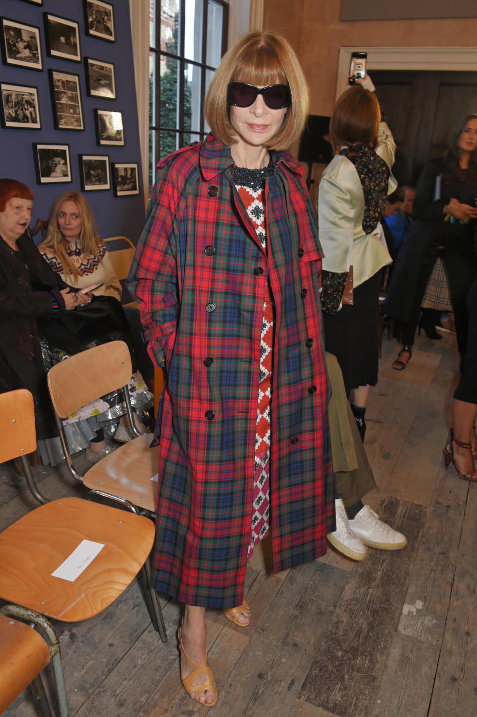 <em>Vogue</em> editor Anna Wintour wears a Burberry coat to the brand’s September 2017 show. (Photo: Getty Images)
