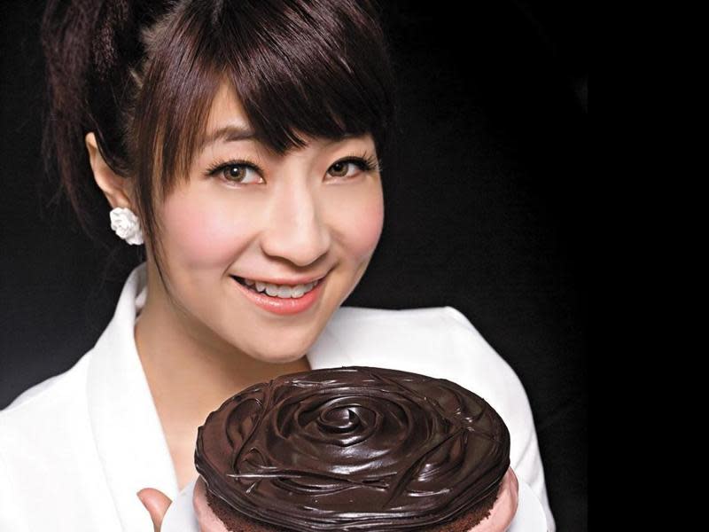 黃湘怡當年創立蛋糕品牌，爆出以「冷凍蛋糕」假冒「當日現做」，事業翻黑，最後退出經營。