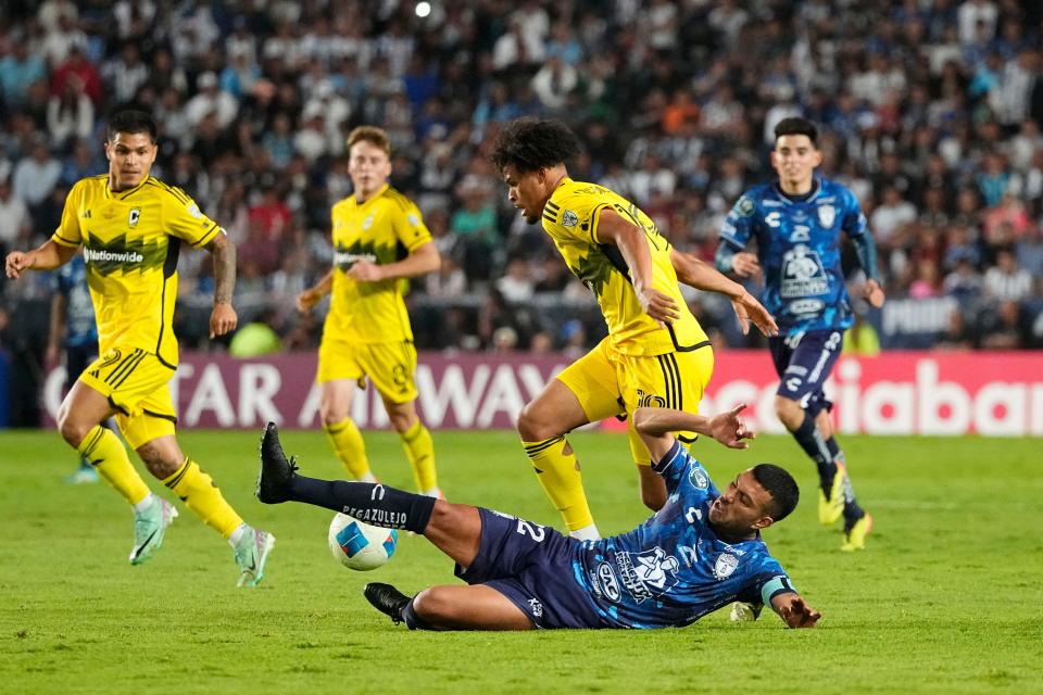 Jun 1, 2024; Pachuca, Hidalgo, Mexico; Columbus Crew forward Jacen Russell-Rowe (19) and CF Pachuca defender Gustavo Cabral (22) battle for the ball in the second half in the 2024 CONCACAF Champions Cup Championship at Estadio Hidalgo. Mandatory Credit: Adam Cairns-USA TODAY Sports