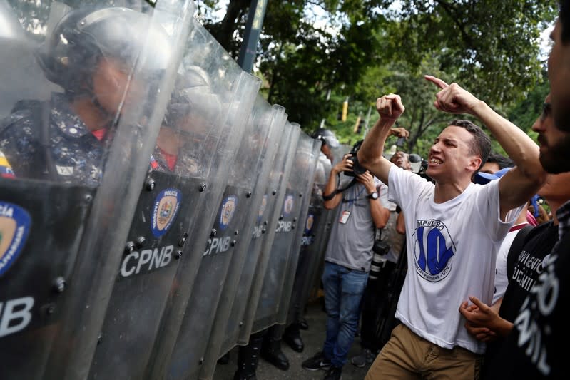 Estudiantes de la Universidad Central de Venezuela se manifestan en contra del Gobierno del presidente Nicolás Maduro. FOTO DE ARCHIVO. Noviembre 14, 2019. REUTERS/Fausto Torreblanca