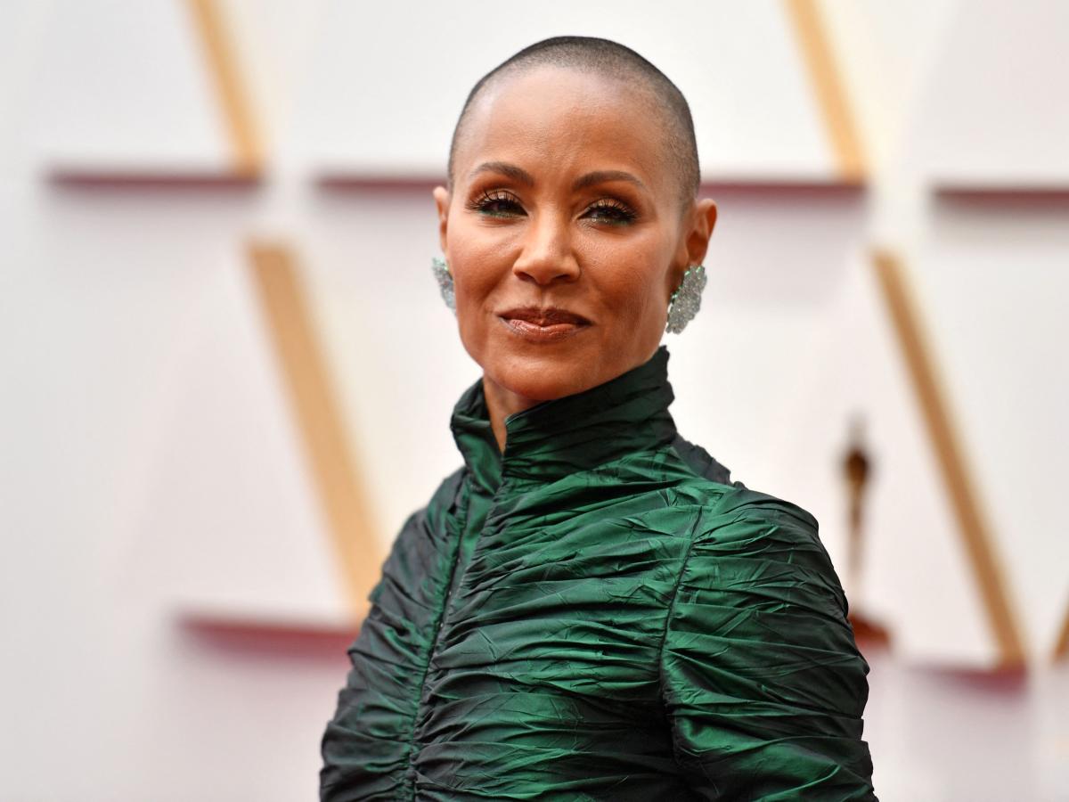 Jada Pinkett Smith shows how her hair is growing: Like I'm trying