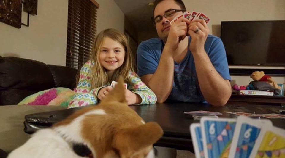 Kayla y su padre antes de su secuestro (NCMEC)