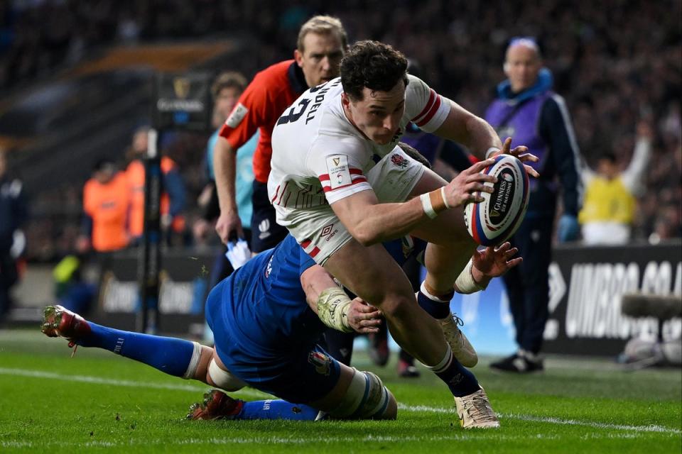 Henry Arundell dives over the line against Italy (Getty Images)