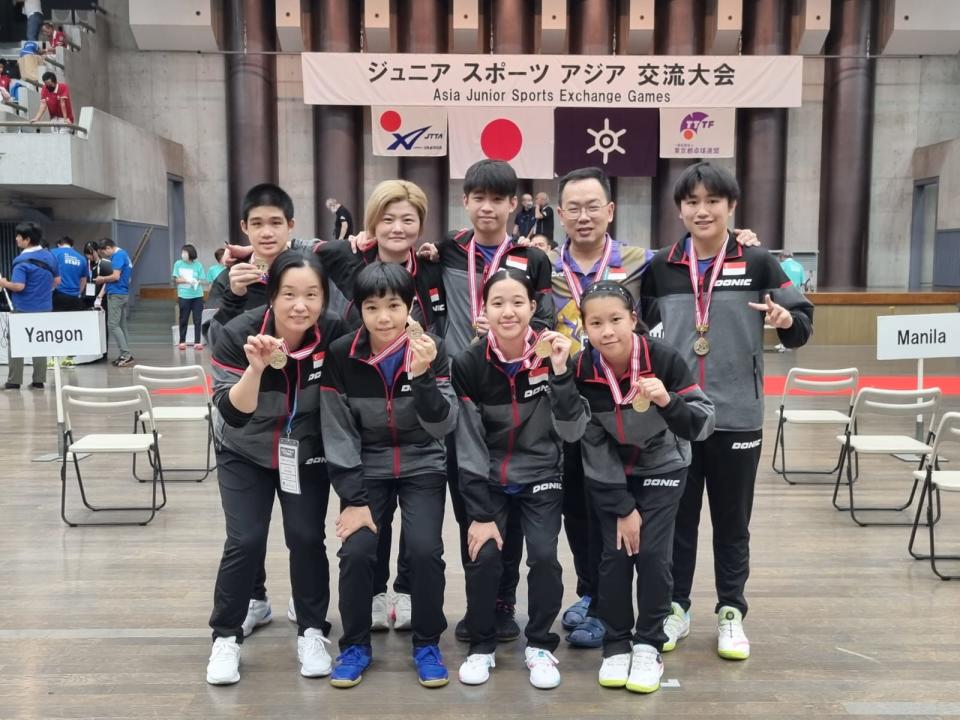 The triumphant Team Singapore youth paddlers with coaches at the Asian Junior Exchange Games. (PHOTO: STTA)