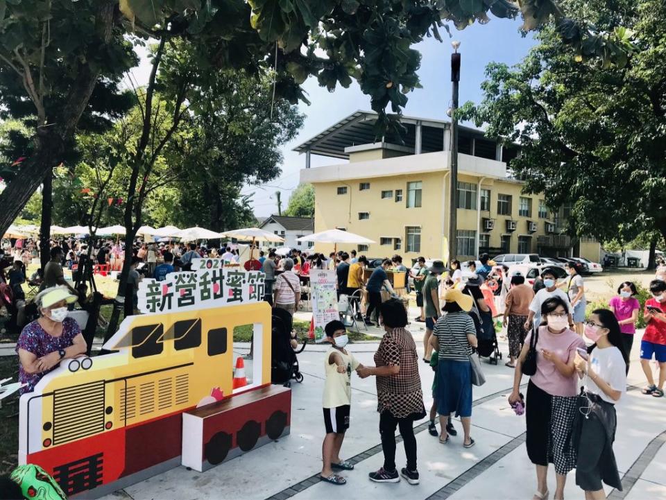 搶攻疫後經濟，市府七月推出台南購物節和新營甜蜜節等活動。圖為新營甜蜜節。（市府提供）