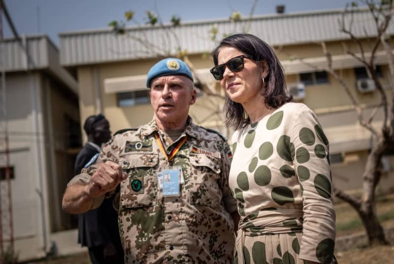 Annalena Baerbock German Foreign Minister, talks to Hans Peter Dorfmueller, Commander of the United Nations Mission UNMISS. Against the backdrop of the current fighting in Sudan, Baerbock's talks will focus on the question of how to better coordinate international mediation initiatives and increase pressure on the parties to the conflict. Michael Kappeler/dpa